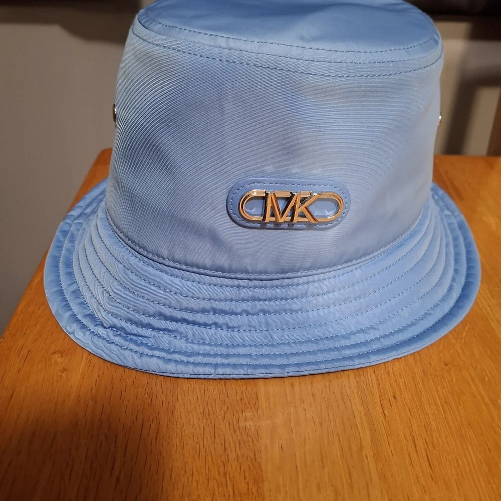 Host Pick Michael Kors Woven Bucket Hat - Picture 10 of 12